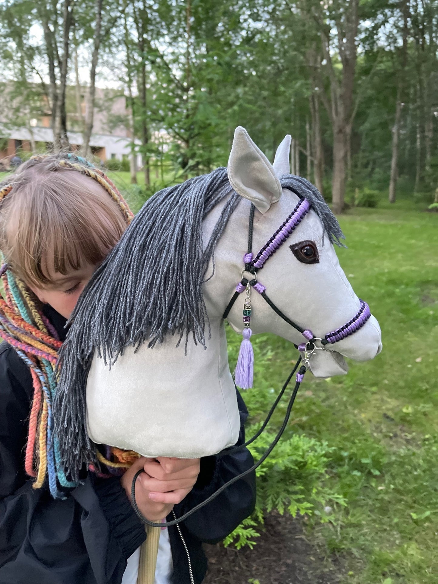 Beautifully crafted grey hobby horse with custom name tag and braided bridle – the perfect personalized gift for horse lovers, birthdays, or special occasions.