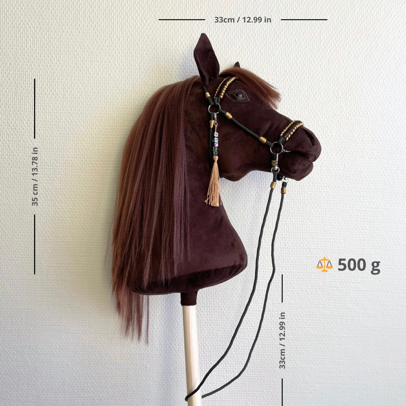Size and weight infographic of Bella handmade hobby horse, lightweight up to 500 g
